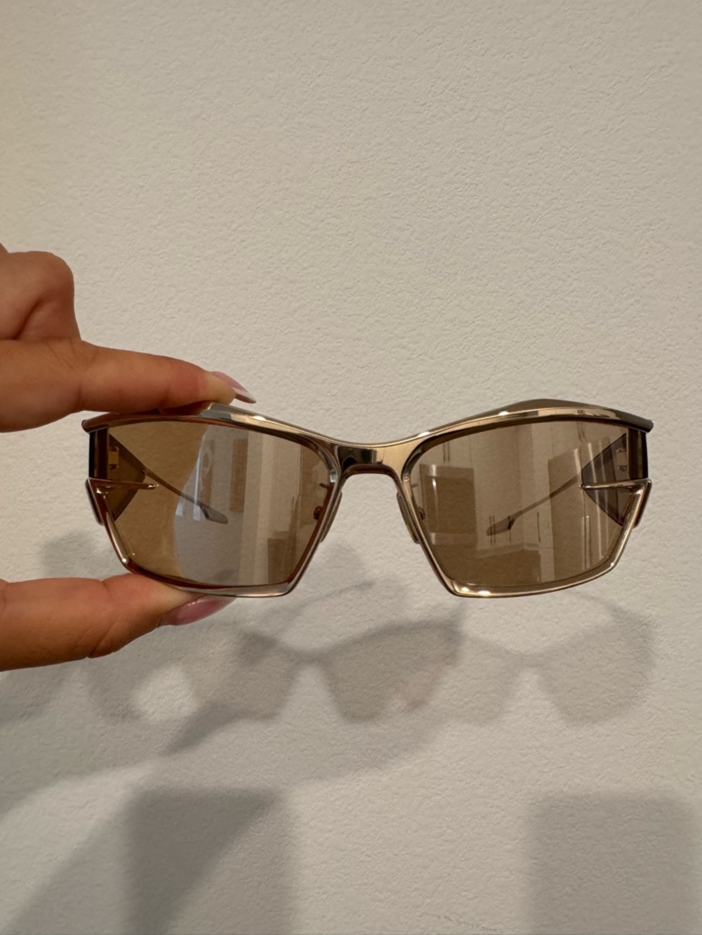 Givenchy gold sunglasses - Picture 6 of 6